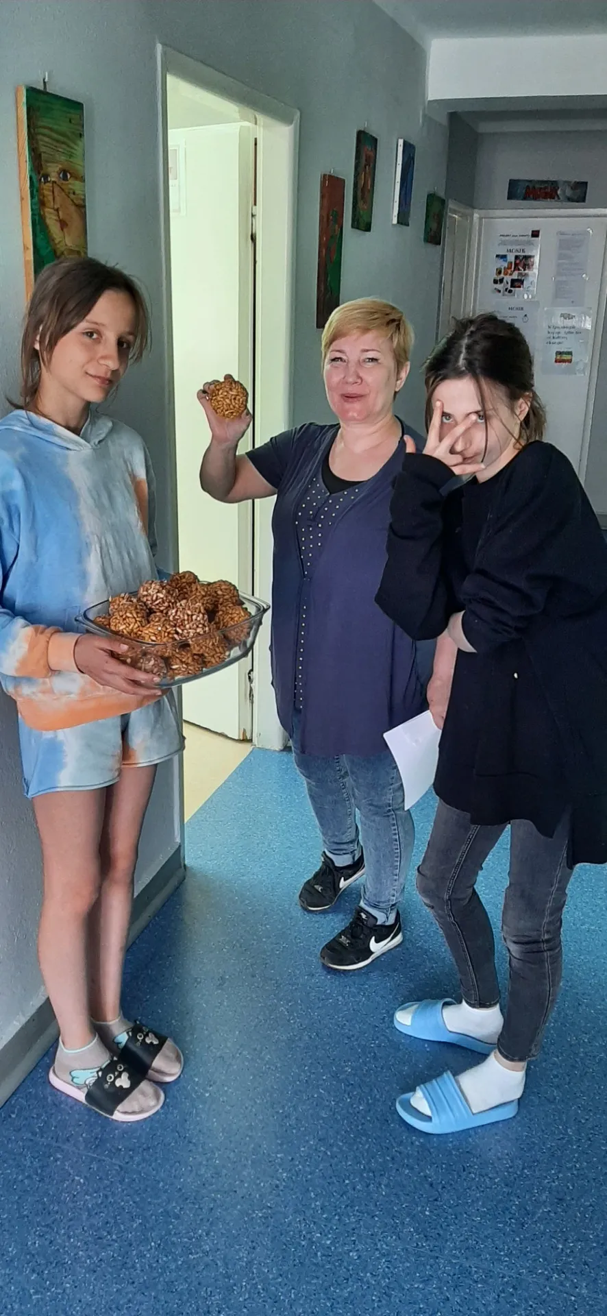 Przy stole w Radości