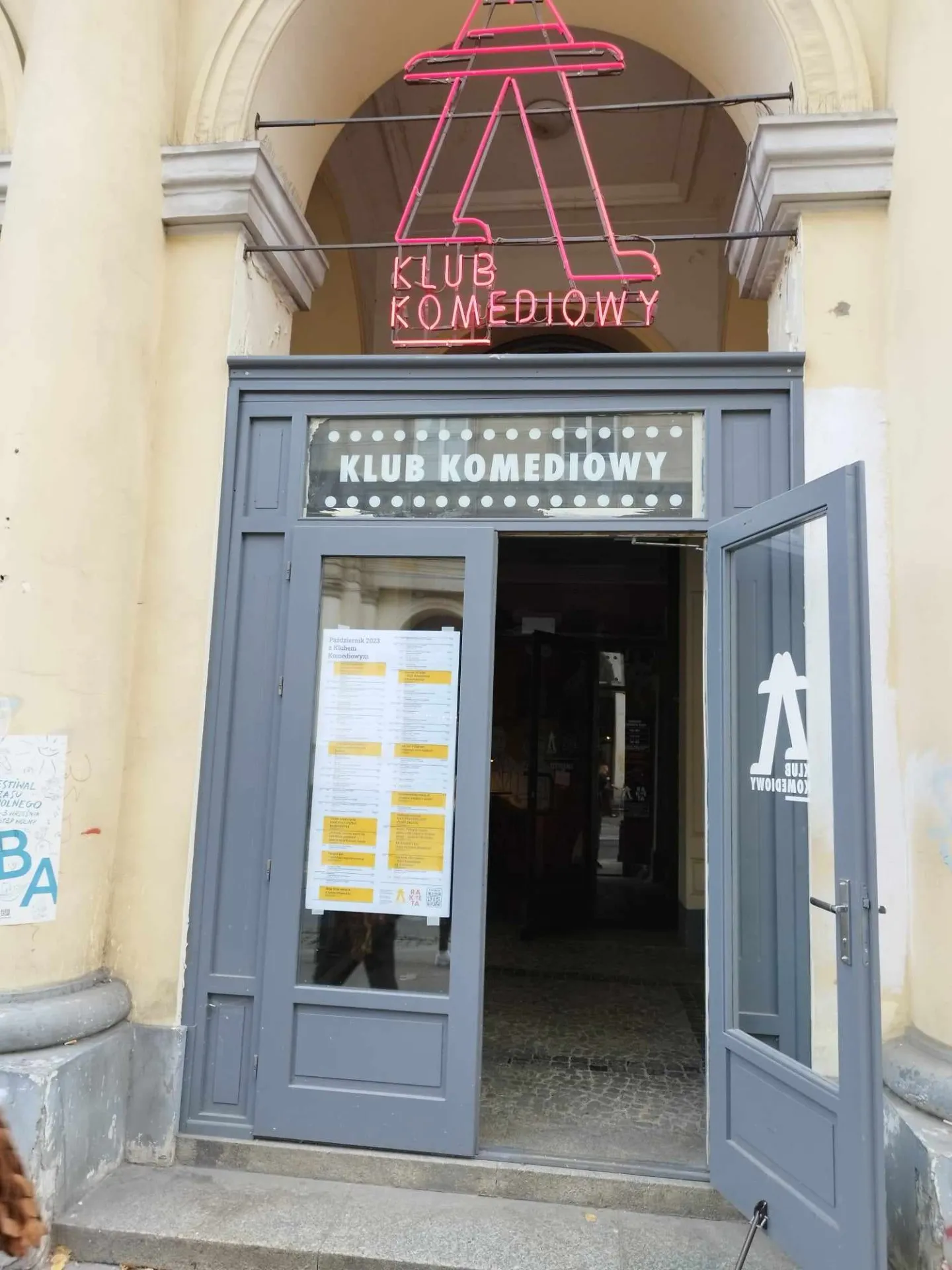 Koncert młodych raperek i raperów w Klubie Komediowym