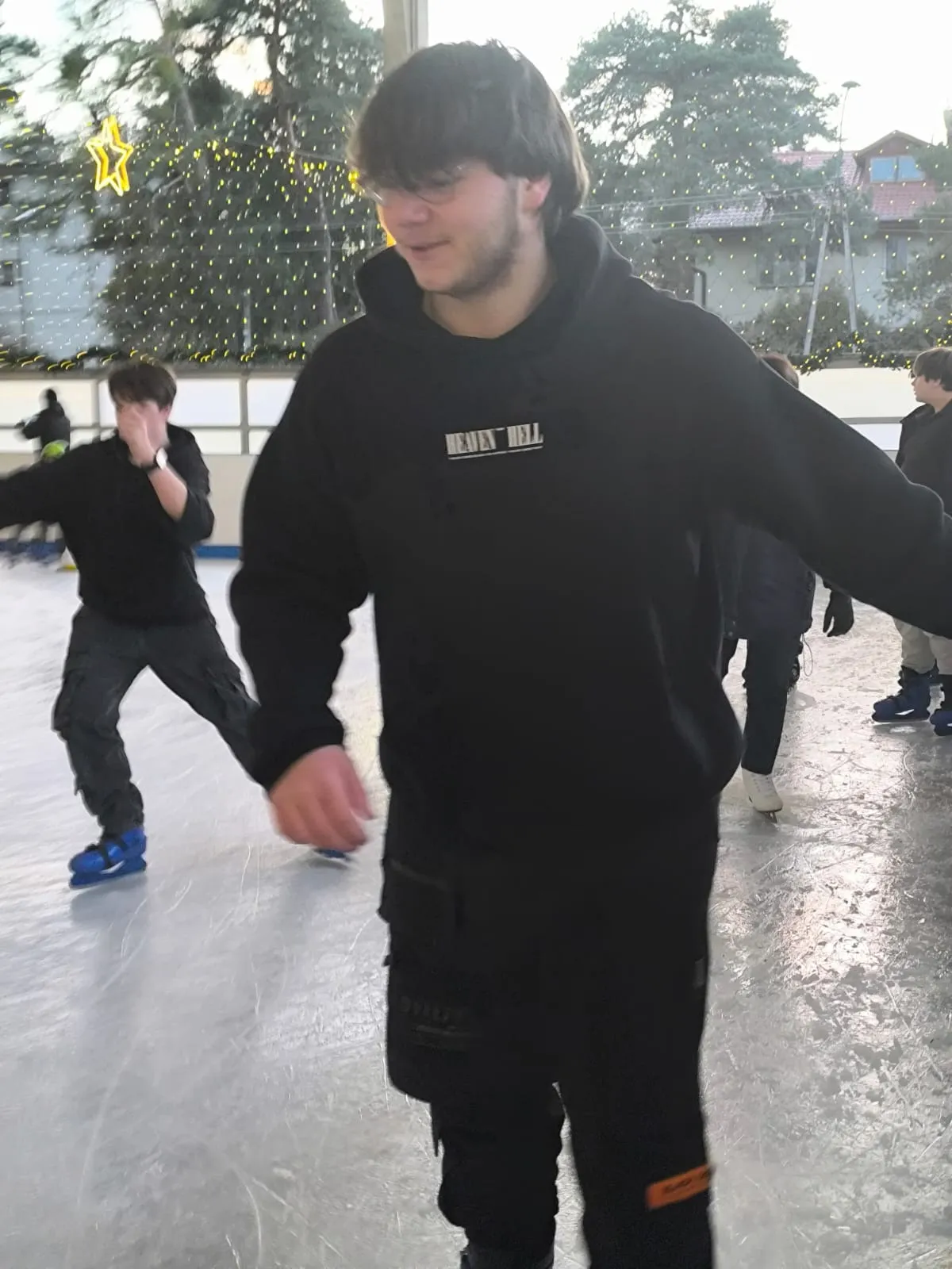 Uczniowie na lodowisku