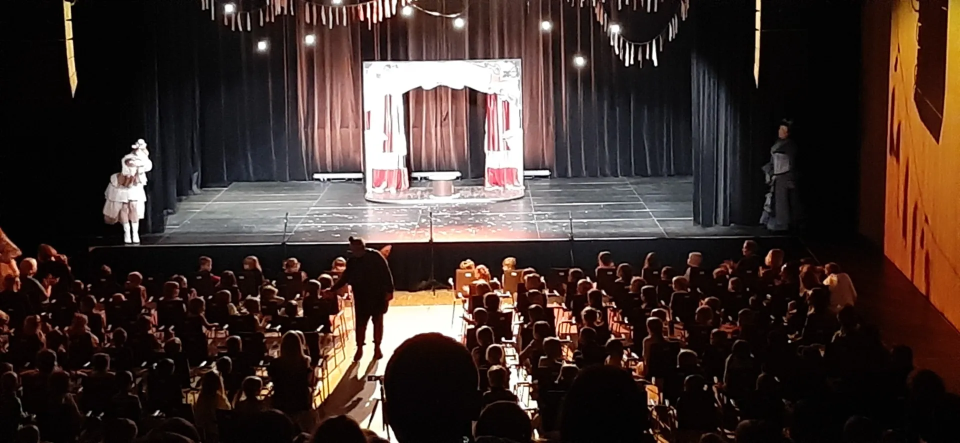Wyjście do teatru