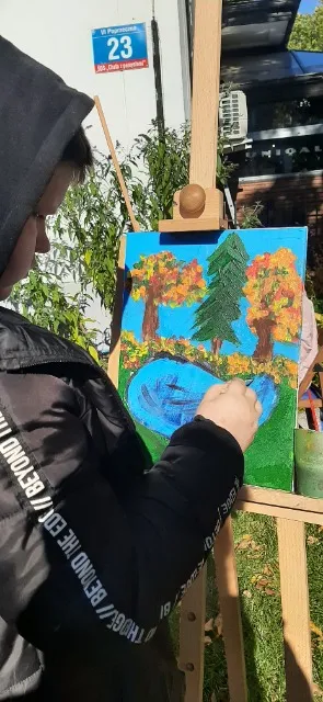 Plener malarski w "Chacie z pomysłami" w Aninie