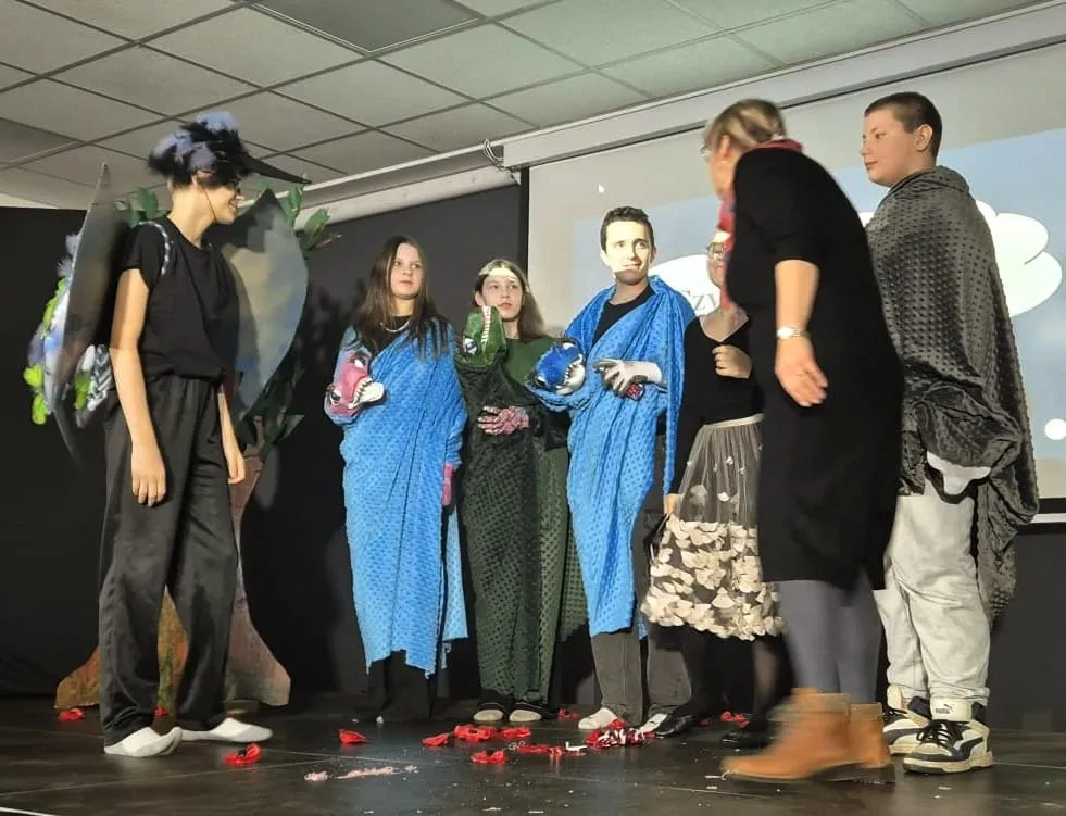 Premiera spektaklu "Prawdziwa historia dinozaurów" grupy Socjokurtyna