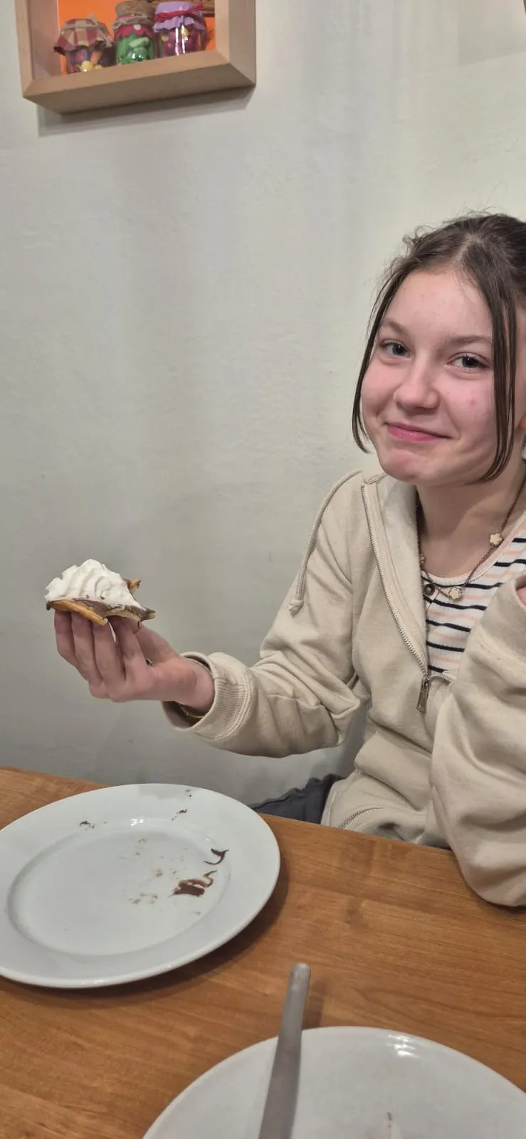 Wypieki dziewczyn w trakcie popołudniowych zajęć